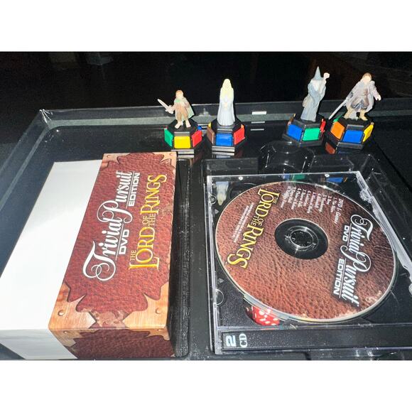 Lord of the Rings Trivial Pursuit 2004 2 DVD Edition Pre-Owned- Fast Shipping - Picture 4 of 9